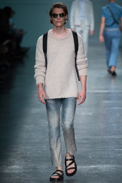 Look 9